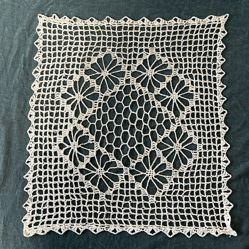 VTG Starched Doily